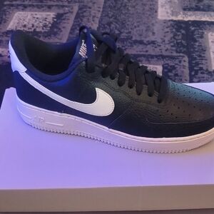 Nike Black and White Air Force 1 Sneakers Size 9 Men NEW